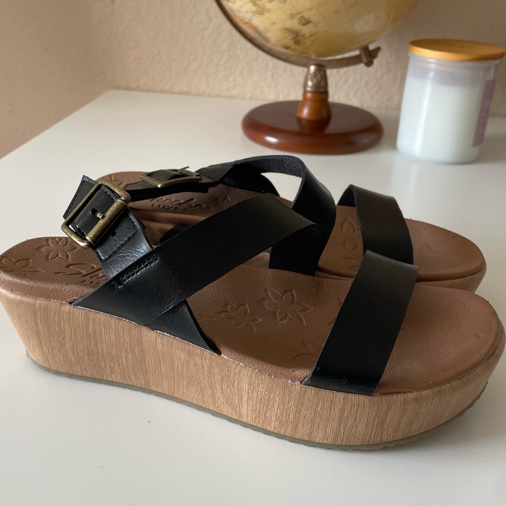 SKETCHERS Luxe Foam Women’s Size 6.5 Black Wedge Sandals.